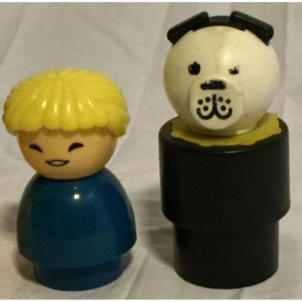 Fisher Price Lot Of 4 Jumbo Little People And Dog